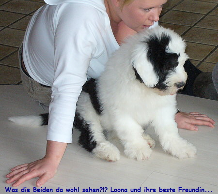 Was die Beiden da wohl sehen?!? Loona und ihre beste Freundin...